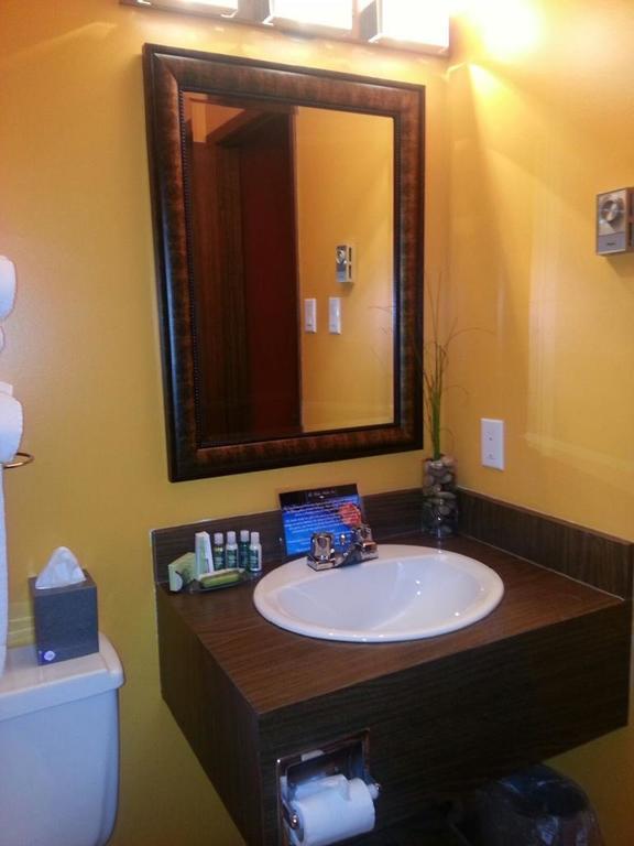 The Walla Walla Inn Rainy River Room photo